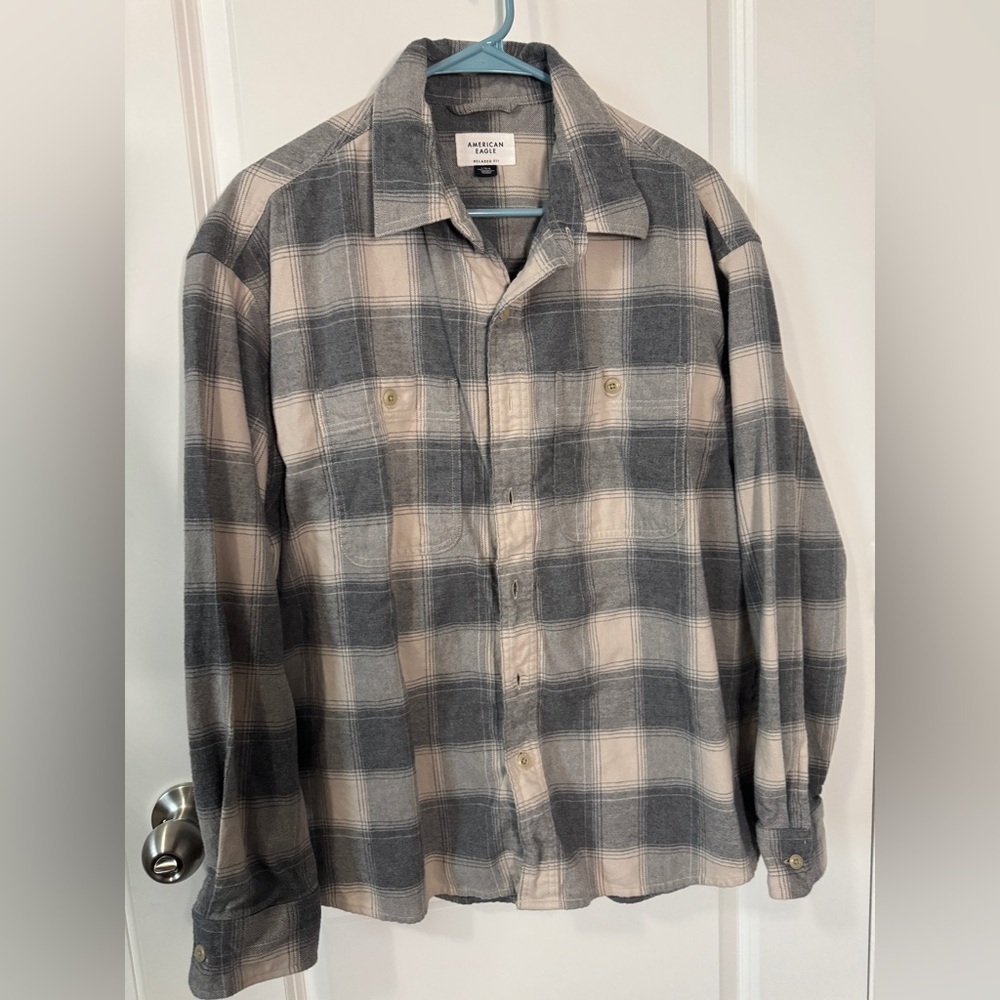 NWOT-American Eagle Cream and Gray Plaid Shirt Relaxed Fit-Size Large
